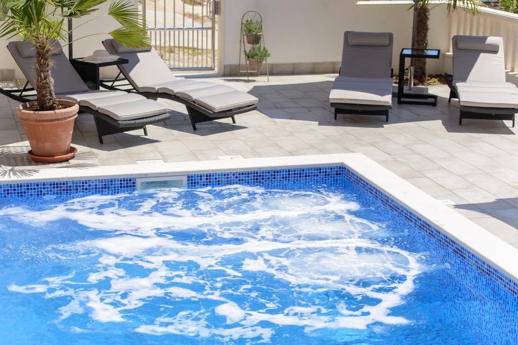 Apartments Villa Atlantis Трогир Екстериор снимка