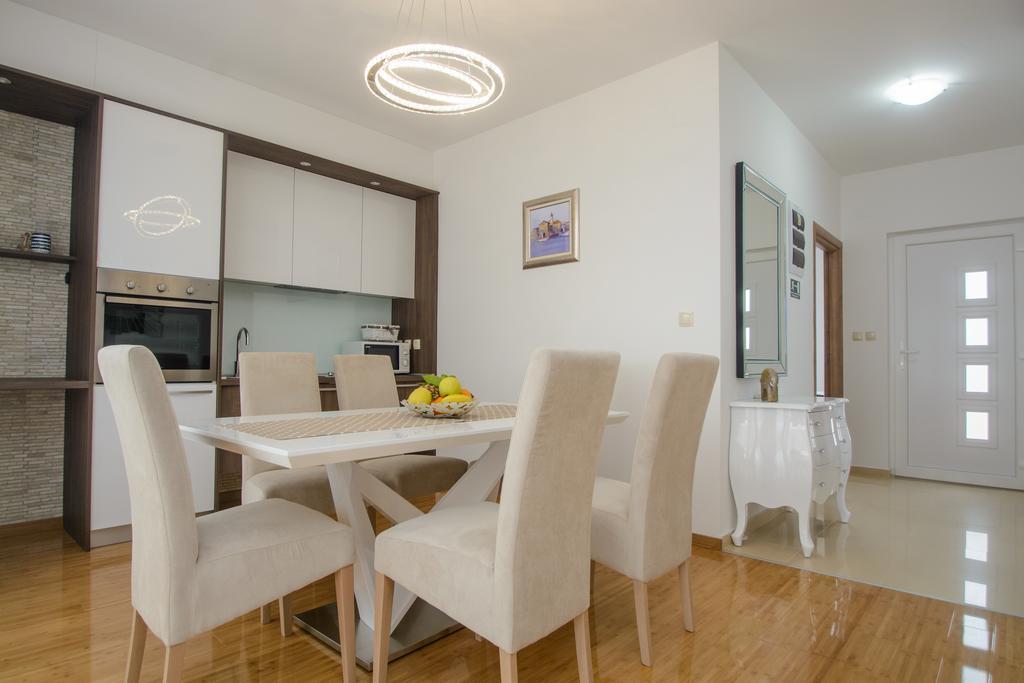 Apartments Villa Atlantis Трогир Екстериор снимка