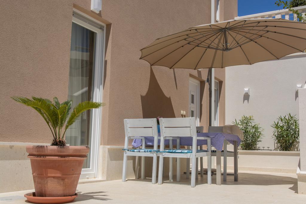 Apartments Villa Atlantis Трогир Екстериор снимка